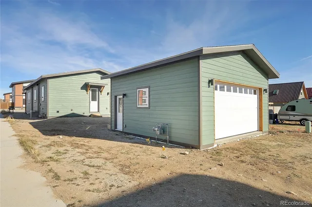 a view of backyard of garage