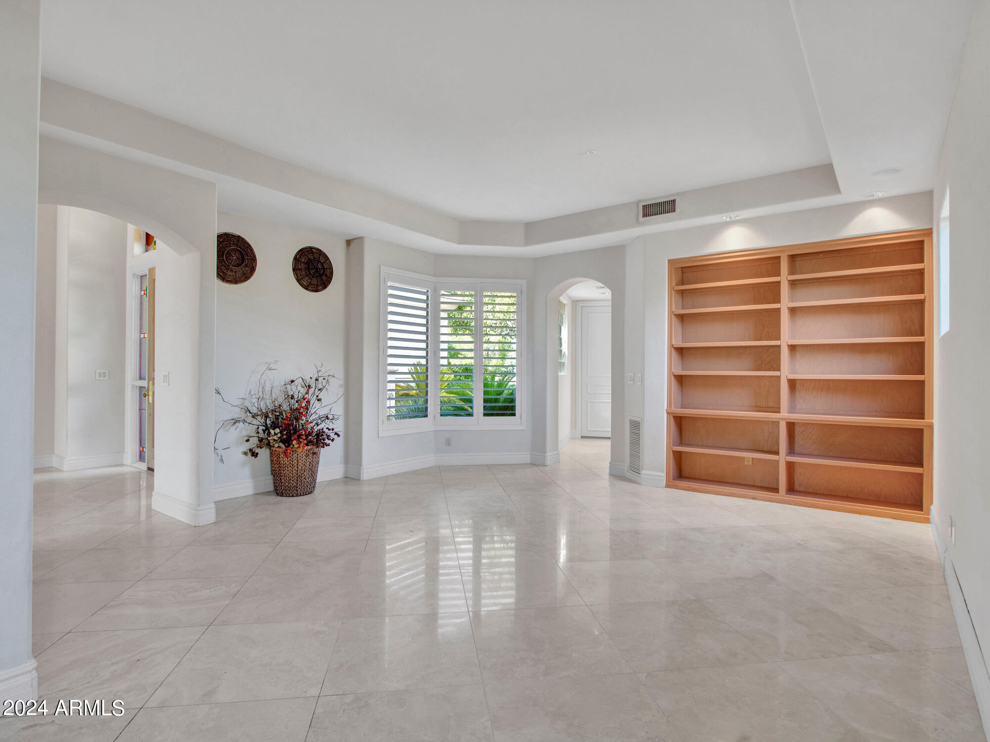 7375 East Gainey Ranch Road, Unit 2 Scottsdale, AZ 85258 - Photo 44 of 79 Family Room w/ built-in Shelving
