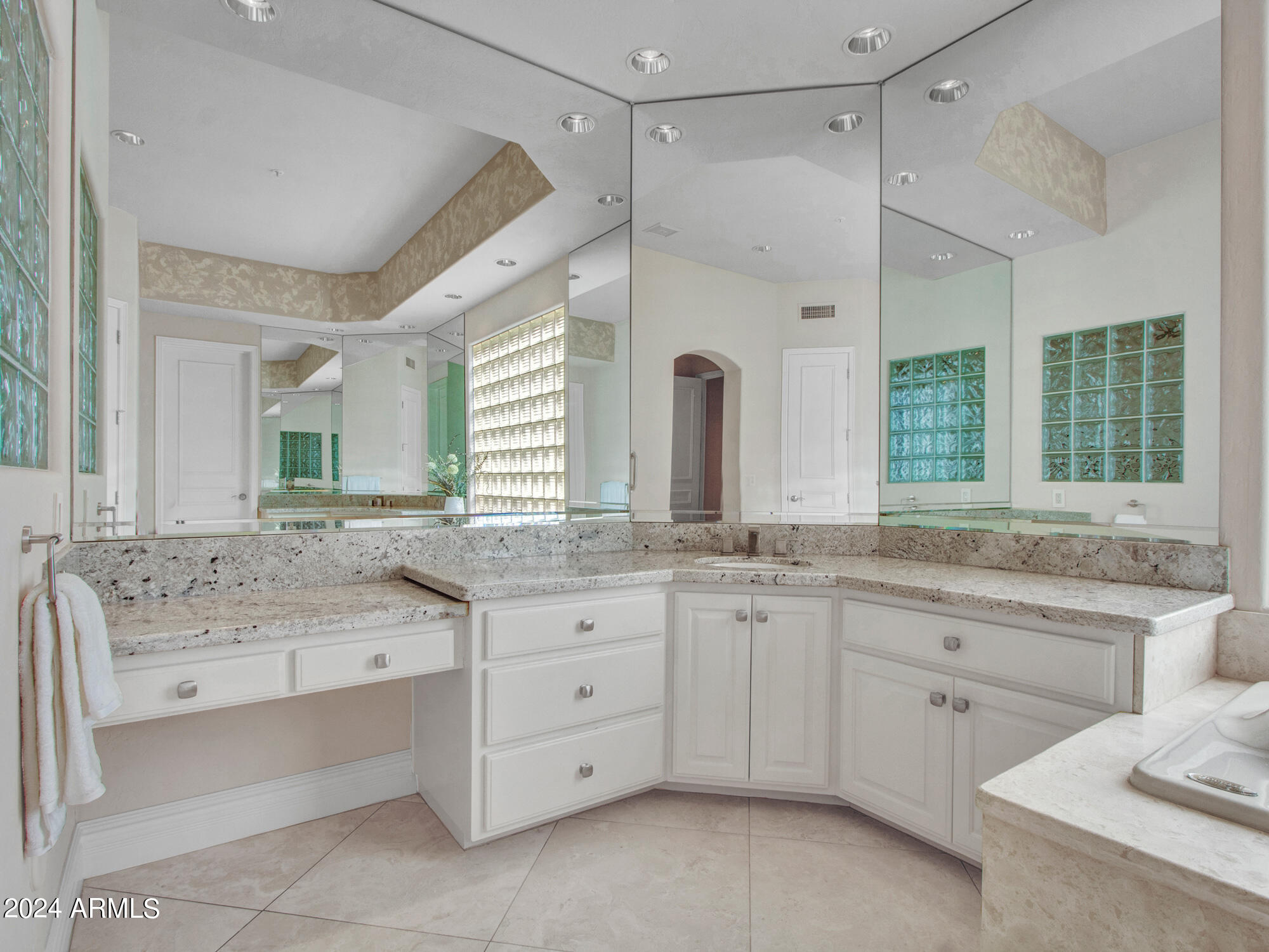 7375 East Gainey Ranch Road, Unit 2 Scottsdale, AZ 85258 - Photo 54 of 79 Master Bath