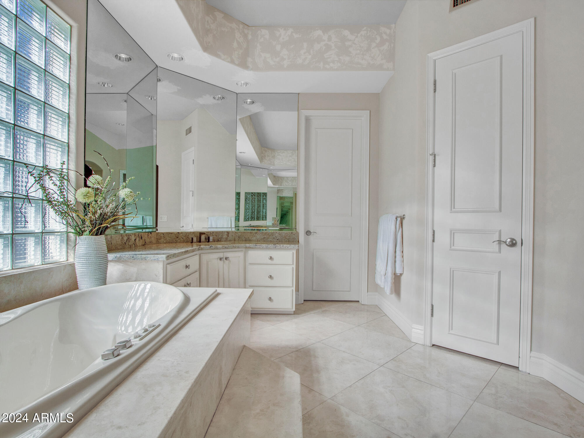 7375 East Gainey Ranch Road, Unit 2 Scottsdale, AZ 85258 - Photo 55 of 79 Master Bath