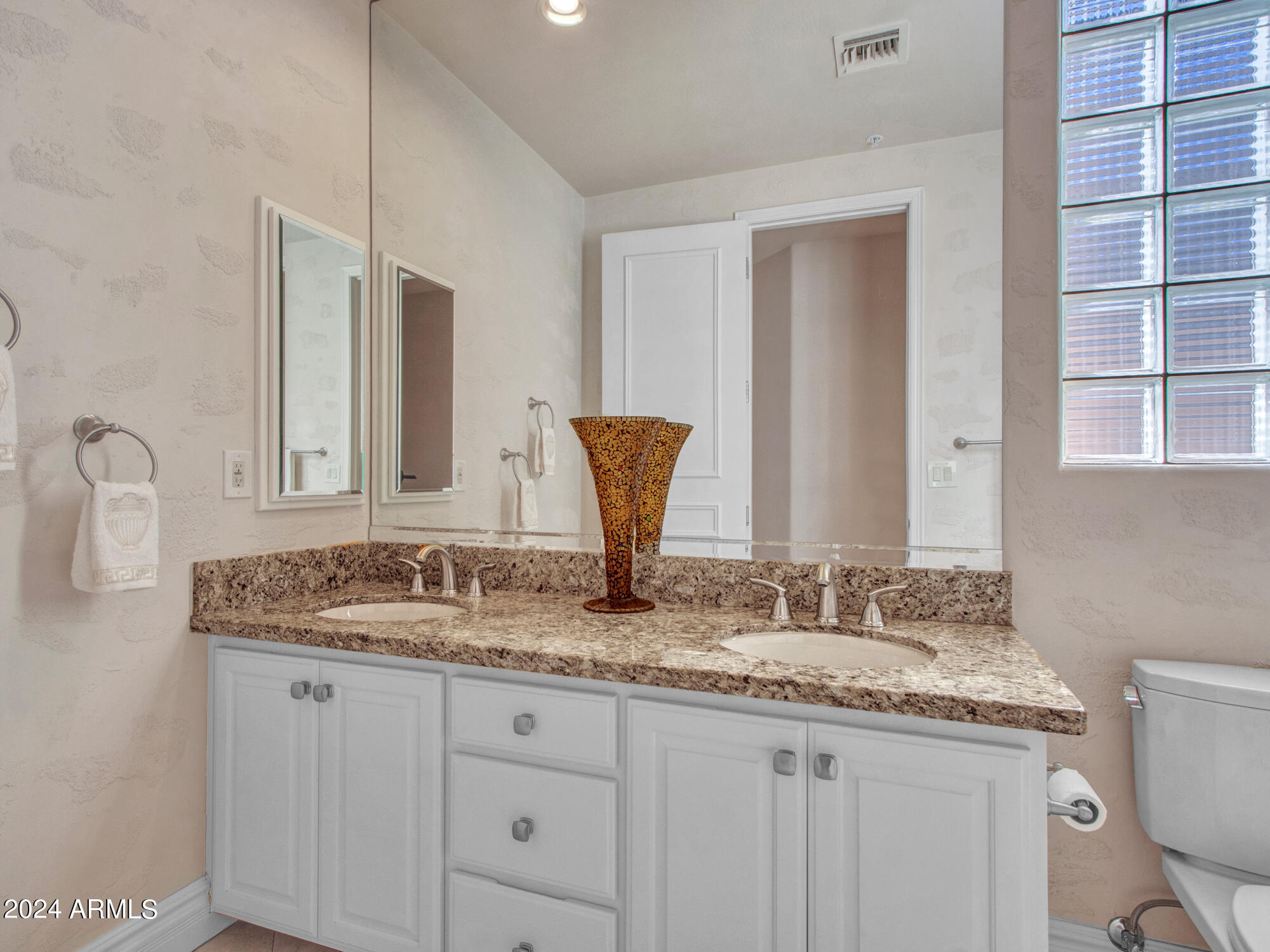7375 East Gainey Ranch Road, Unit 2 Scottsdale, AZ 85258 - Photo 62 of 79 Hall Bath with dual sinks