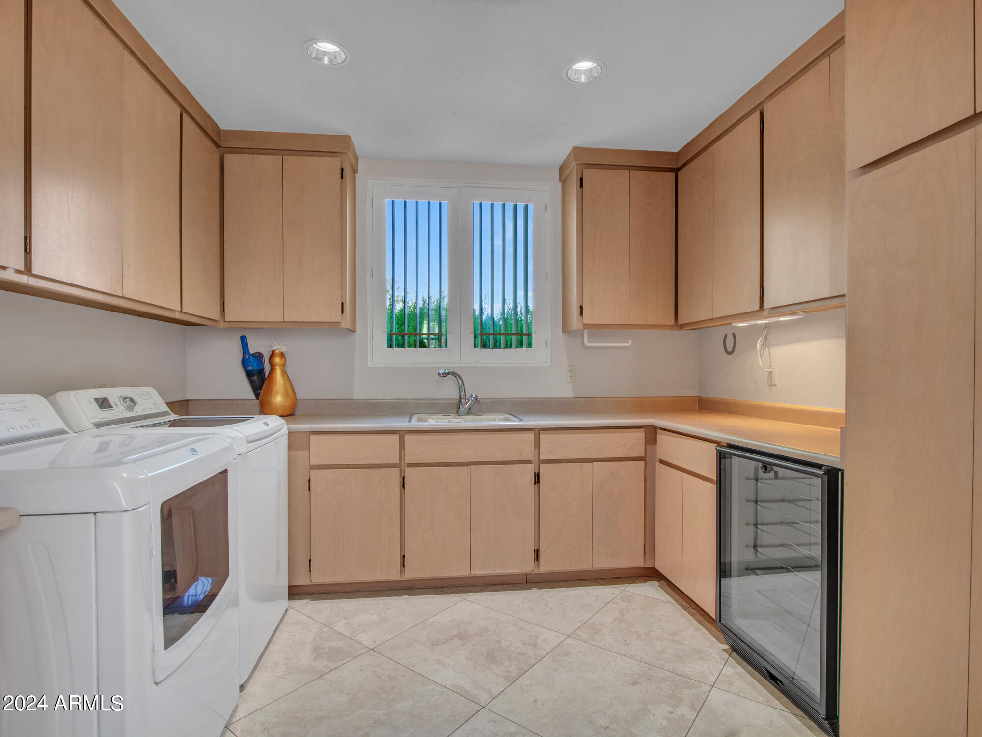 7375 East Gainey Ranch Road, Unit 2 Scottsdale, AZ 85258 - Photo 66 of 79 Laundry room
