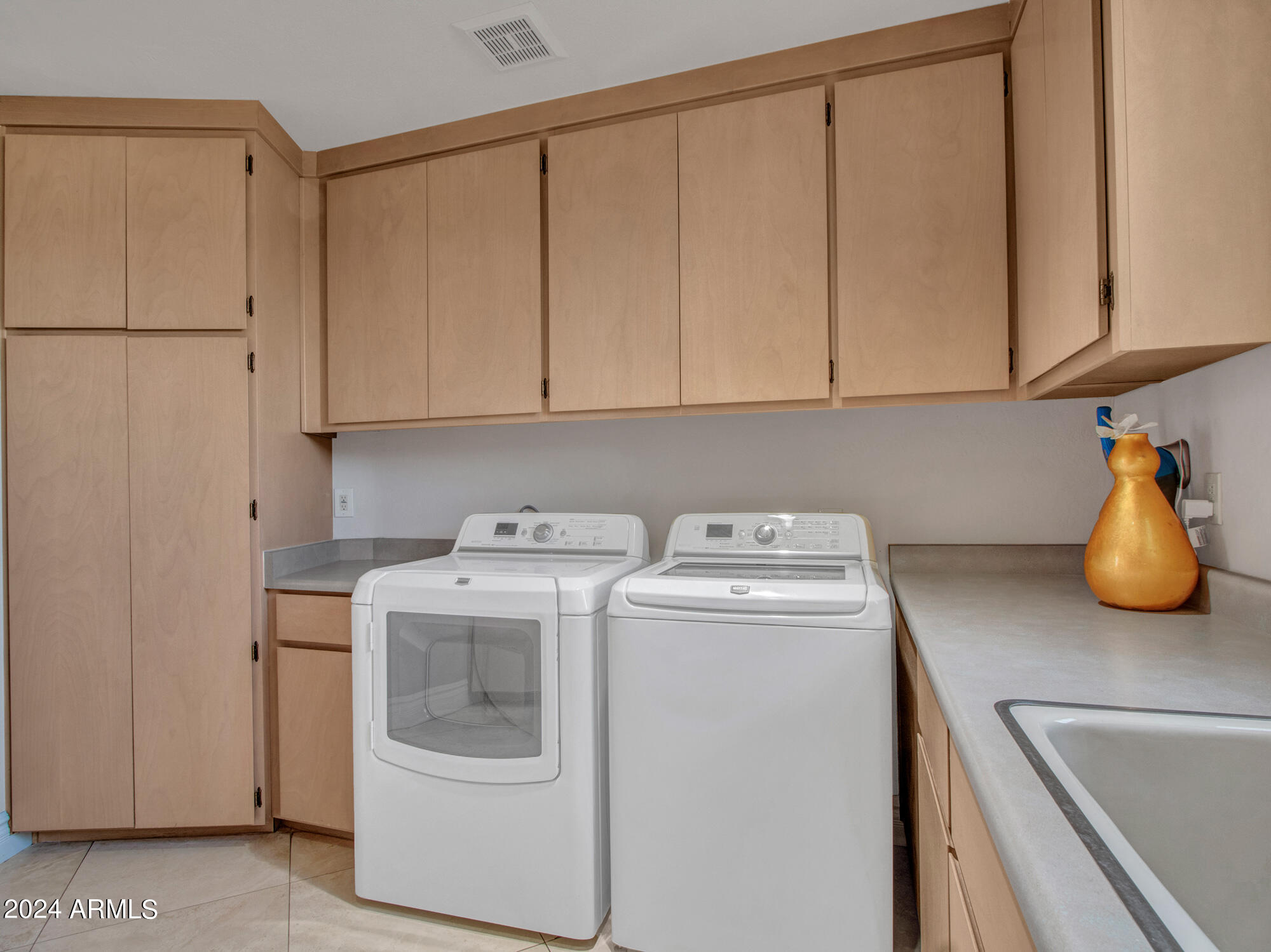 7375 East Gainey Ranch Road, Unit 2 Scottsdale, AZ 85258 - Photo 67 of 79 Laundry room