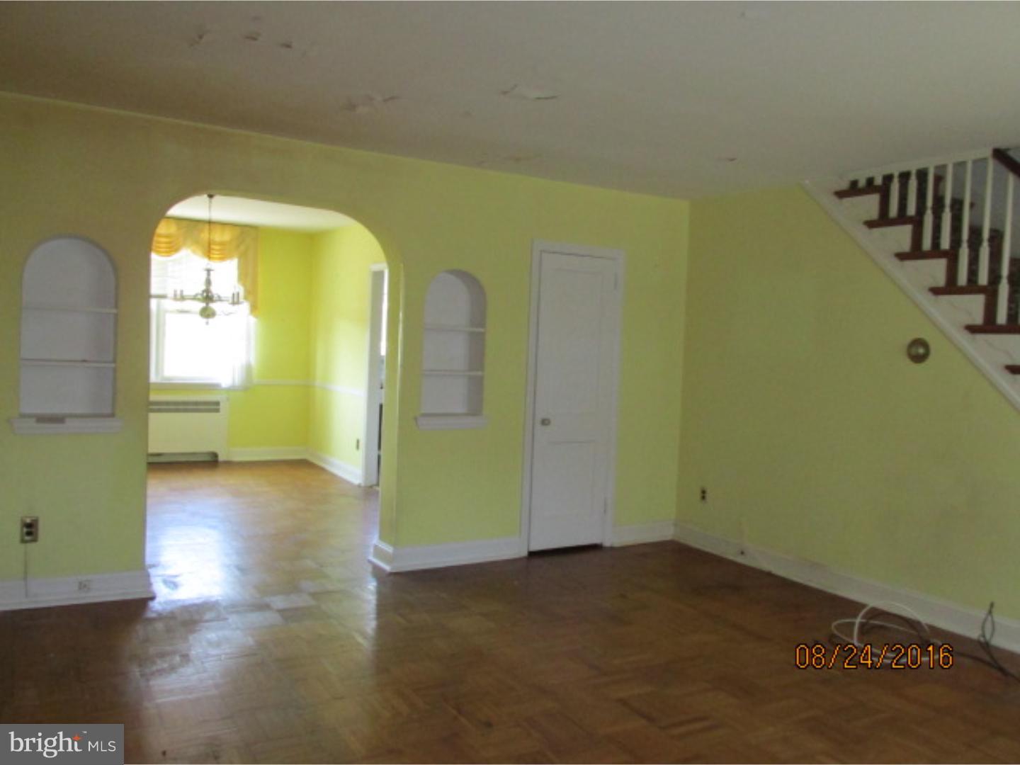 103 Green Valley Road Upper Darby, PA 19082 - Photo 2 of 2 Living Room