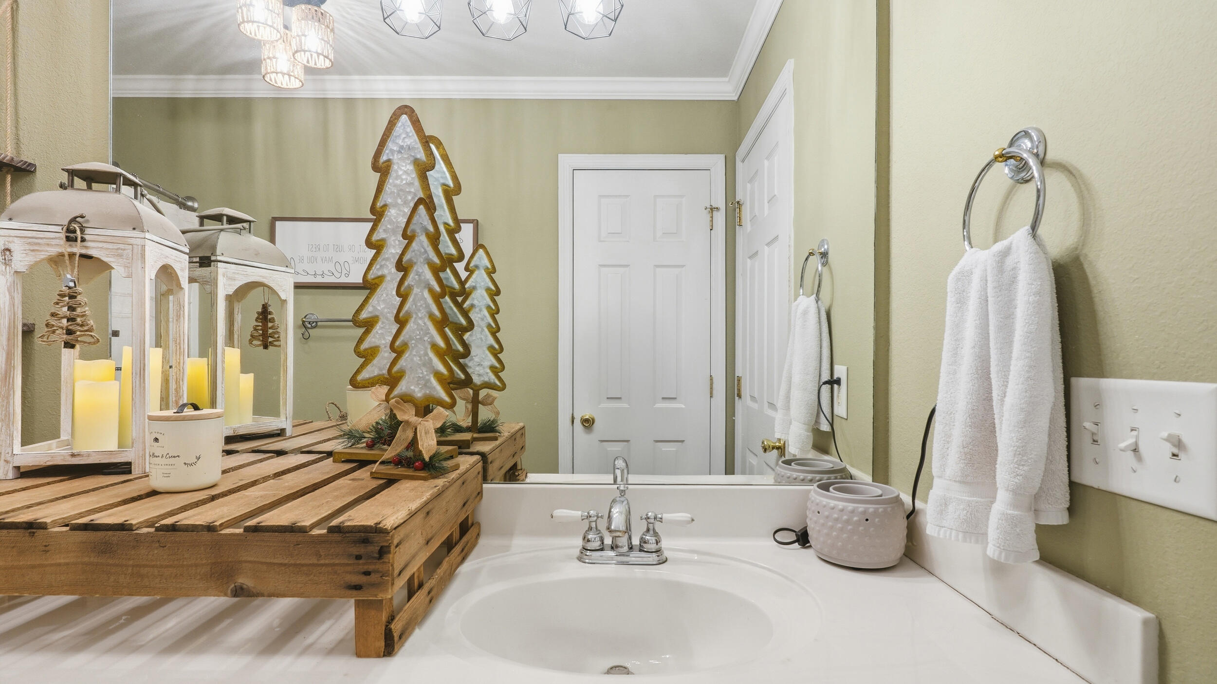 1208 Spring Meadows Drive Ringgold, GA 30736 - Photo 27 of 40 Guest bathroom