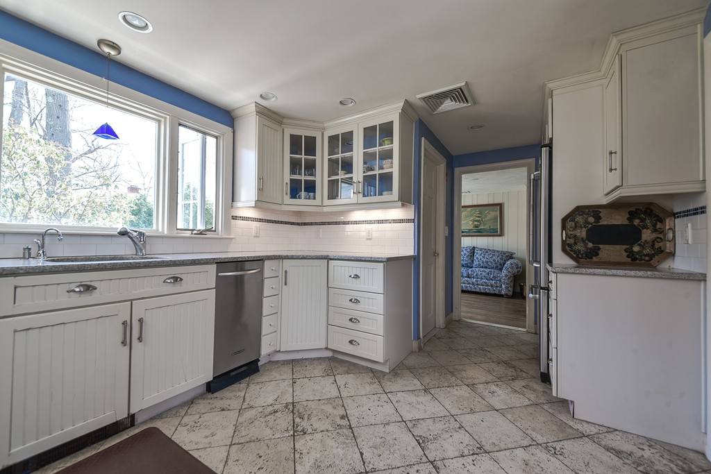 18 Fairfax Road Needham, MA 02492 - Photo 7 of 15 Gallery Image 7