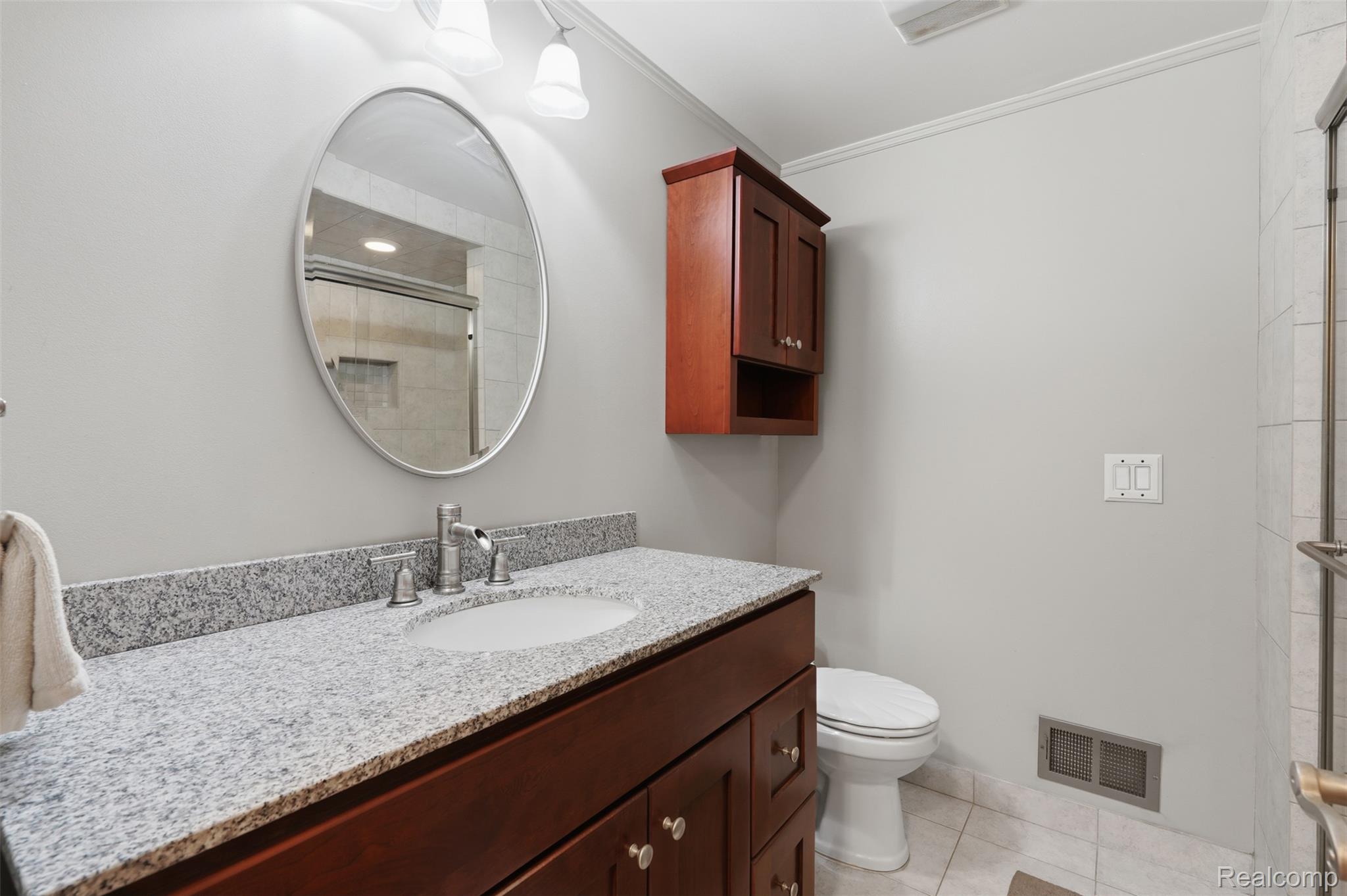 18461 Gill Road Livonia, MI 48152 - Photo 23 of 39 27.jpg
