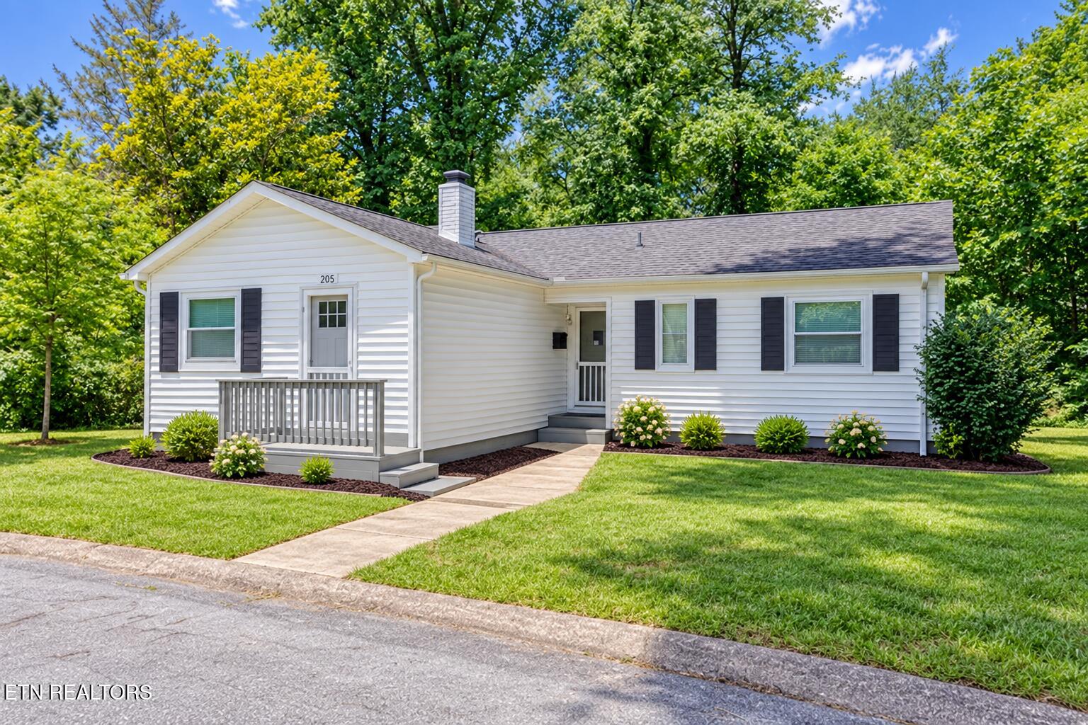205 West Fairview Road Oak Ridge, TN 37830 - Photo 1 of 5 Front side