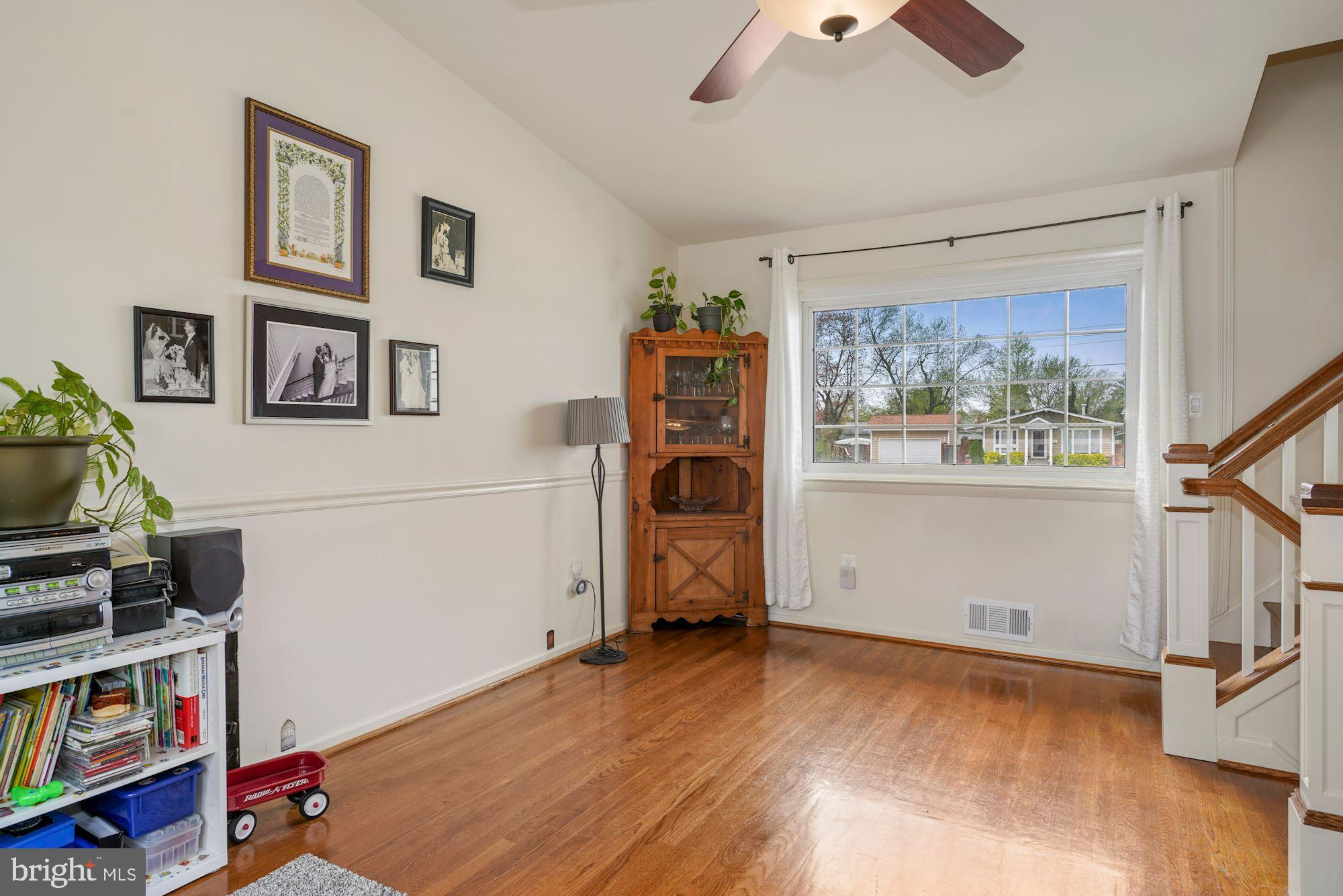 6111 Pinto Place Springfield, VA 22150 - Photo 11 of 35 Mid level open multipurpose living room area.