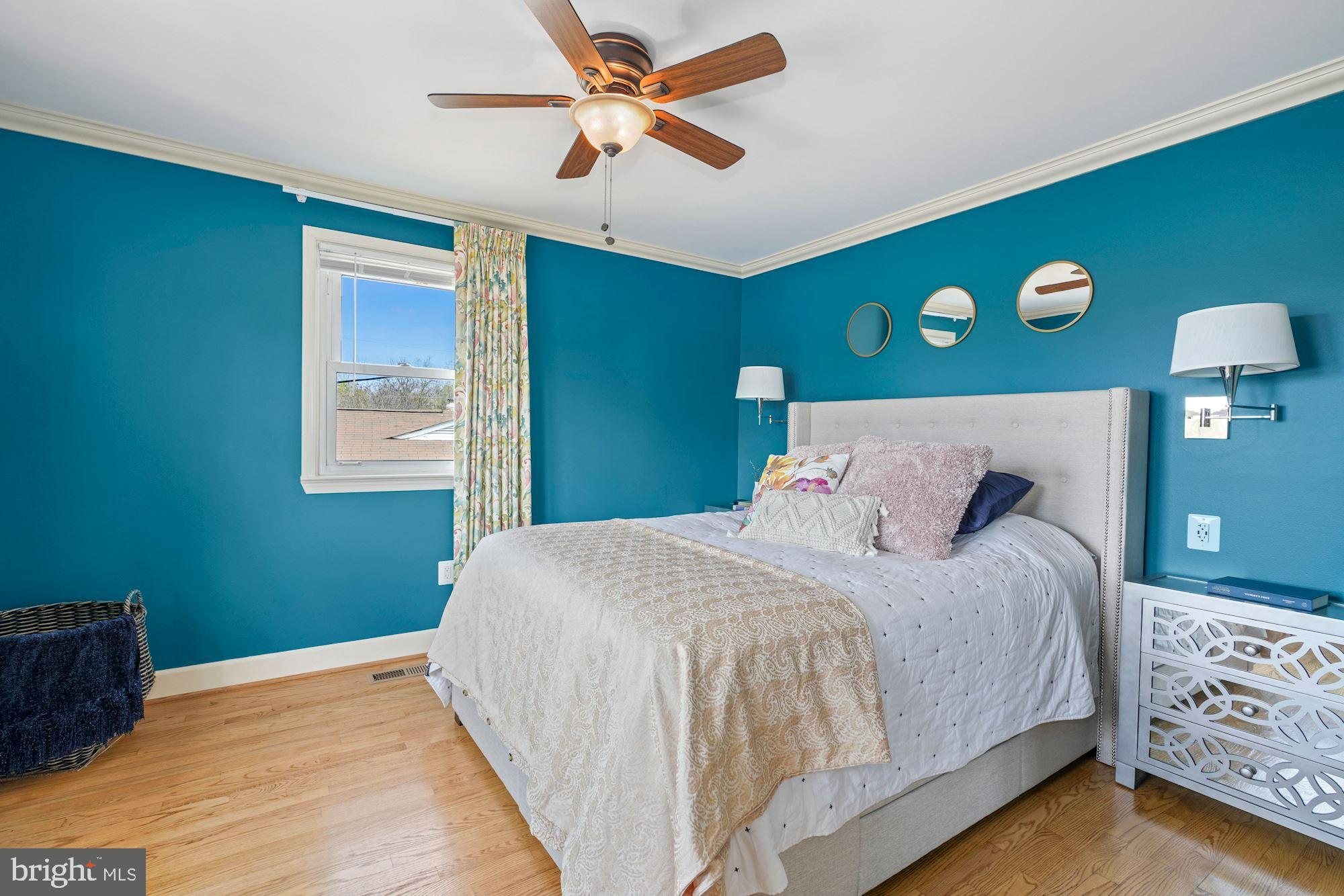 6111 Pinto Place Springfield, VA 22150 - Photo 13 of 35 Primary bedroom with ceiling fan, crown molding