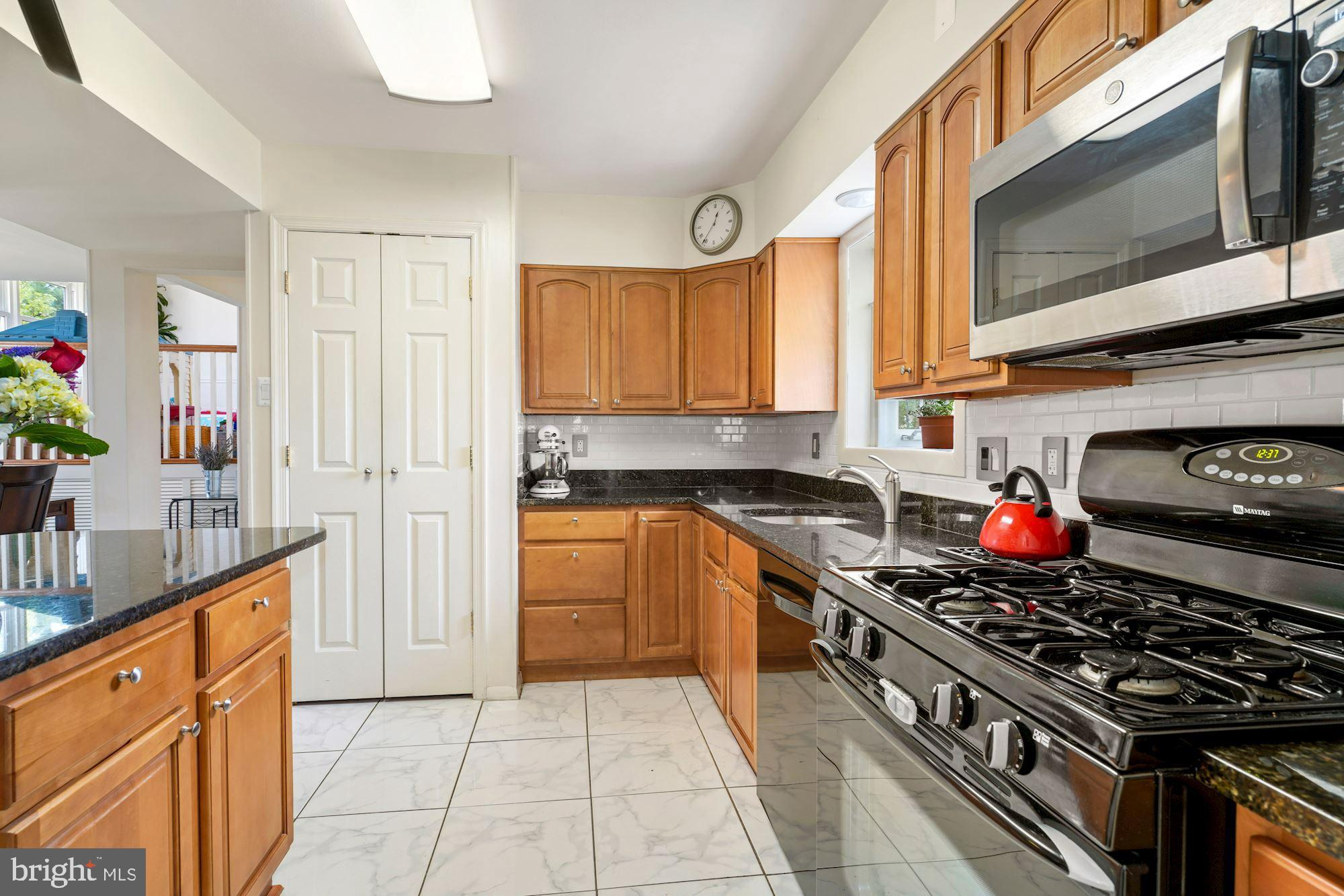6111 Pinto Place Springfield, VA 22150 - Photo 8 of 35 Kitchen updates - granite, stainless & backsplash