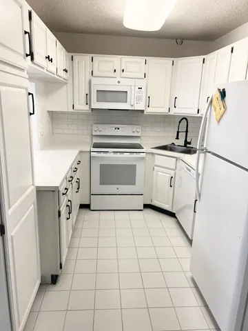 $222,000 | 1935 Southwest Silver Pine Way, Unit 117B2, Palm City, FL 34990