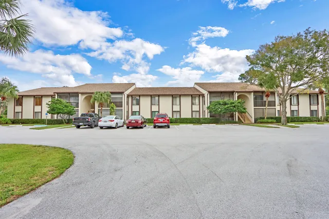 $222,000 | 1935 Southwest Silver Pine Way, Unit 117B2, Palm City, FL 34990
