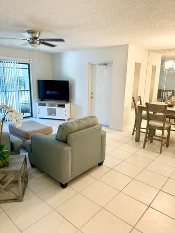 $222,000 | 1935 Southwest Silver Pine Way, Unit 117B2, Palm City, FL 34990