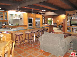 33064 Decker School Road Malibu, CA 90265 - Photo 9 of 30