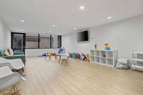 $885,000 | 520 Brickell Key Drive, Unit A1404, Miami, FL 33131