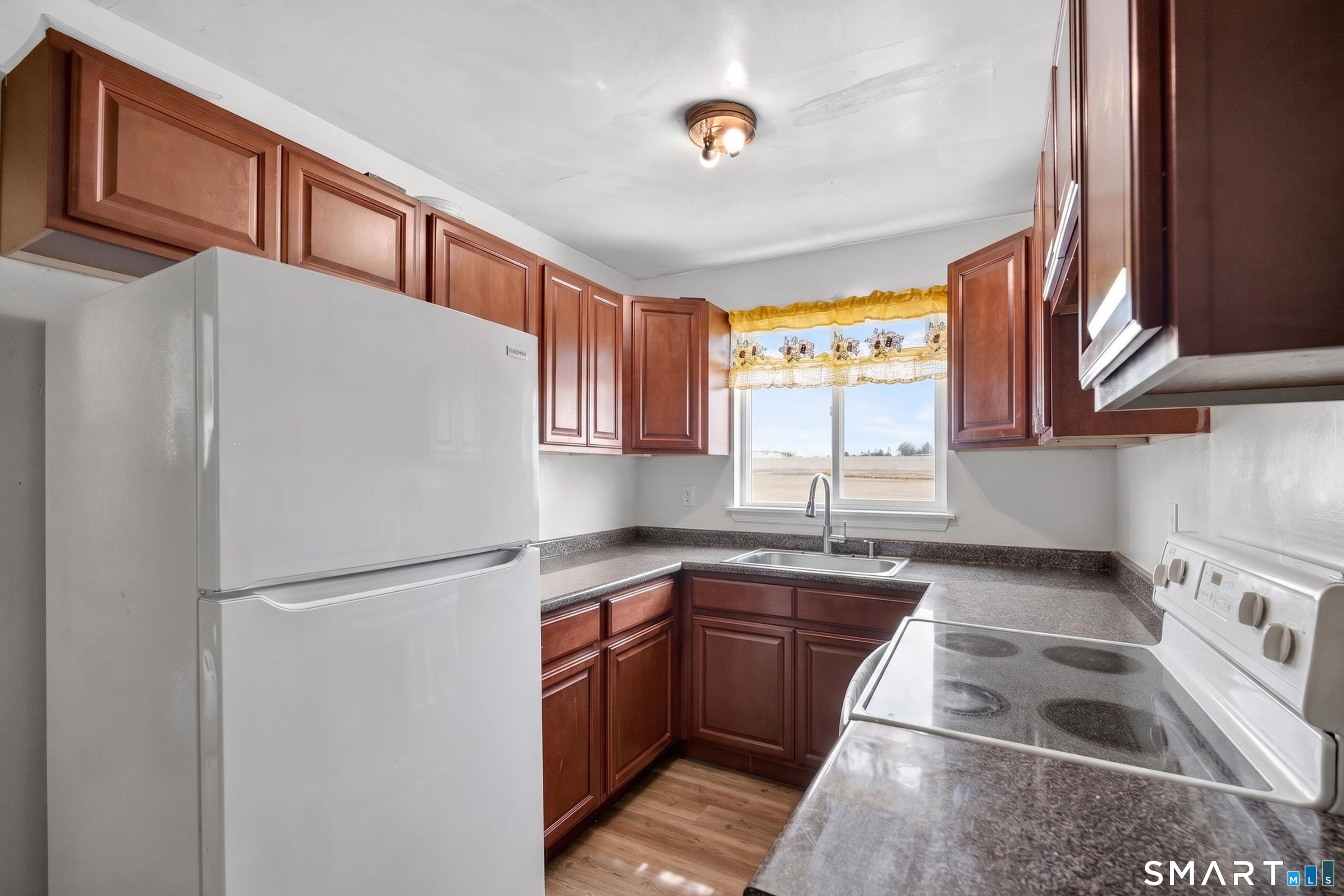 626 Stillman Street Bridgeport, CT 06608 - Photo 8 of 38