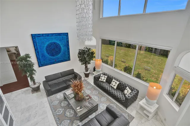 a large kitchen with kitchen island a large island in it