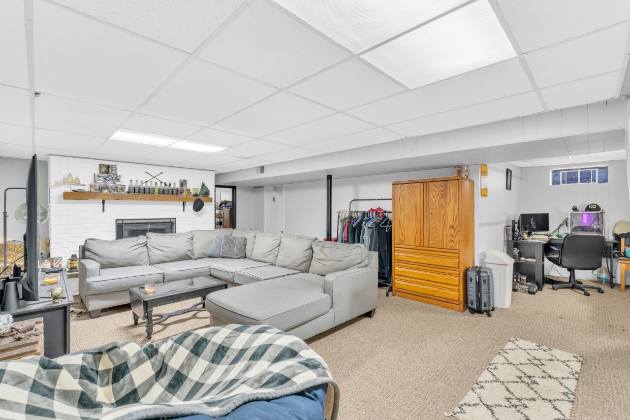 40522 Bloomfield Road Wheatland, WI 53128 - Photo 26 of 54 Family rm w fireplace