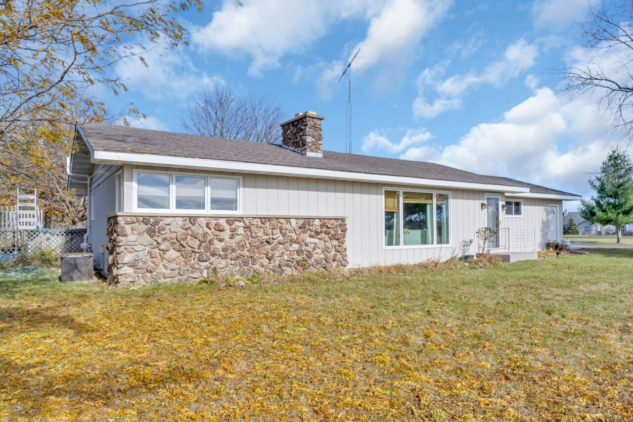 40522 Bloomfield Road Wheatland, WI 53128 - Photo 3 of 54 Front of home
