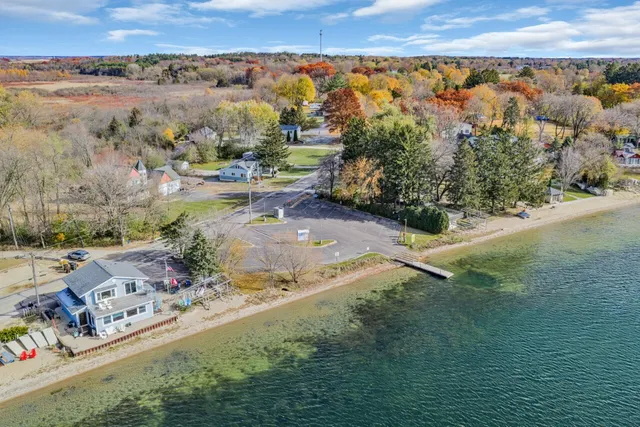 $349,900 | 40522 Bloomfield Road, Wheatland, WI 53128