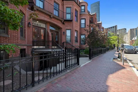 $1,200,000 | 230-232 West Newton Street, Unit B, Boston, MA 02116