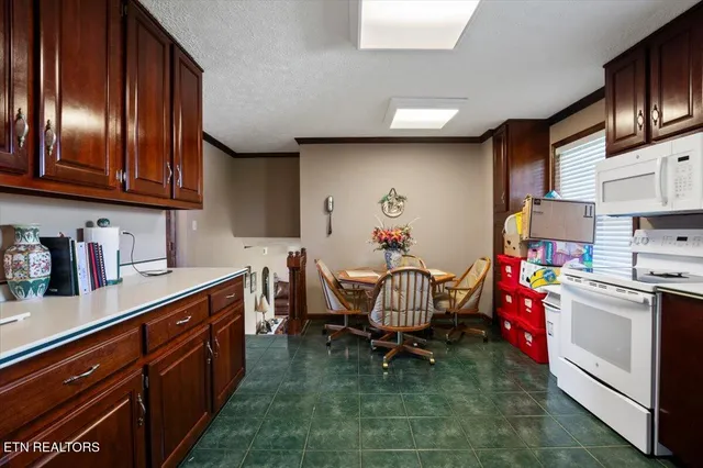 $335,000 | 121 East Village Circle, La Follette, TN 37766