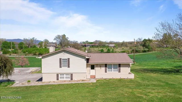 $335,000 | 121 East Village Circle, La Follette, TN 37766