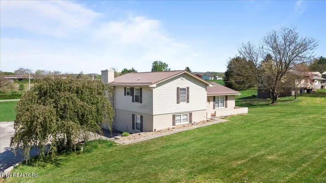 $335,000 | 121 East Village Circle, La Follette, TN 37766