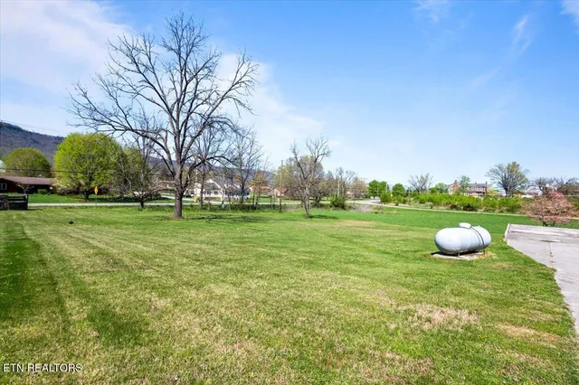 $335,000 | 121 East Village Circle, La Follette, TN 37766