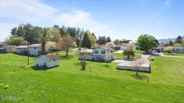 $335,000 | 121 East Village Circle, La Follette, TN 37766