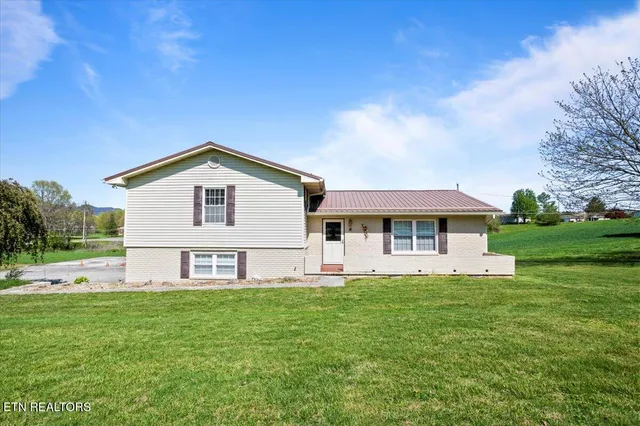 $335,000 | 121 East Village Circle, La Follette, TN 37766
