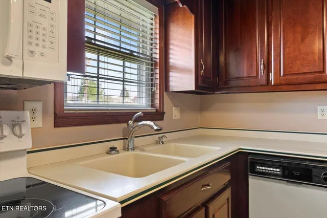 $335,000 | 121 East Village Circle, La Follette, TN 37766