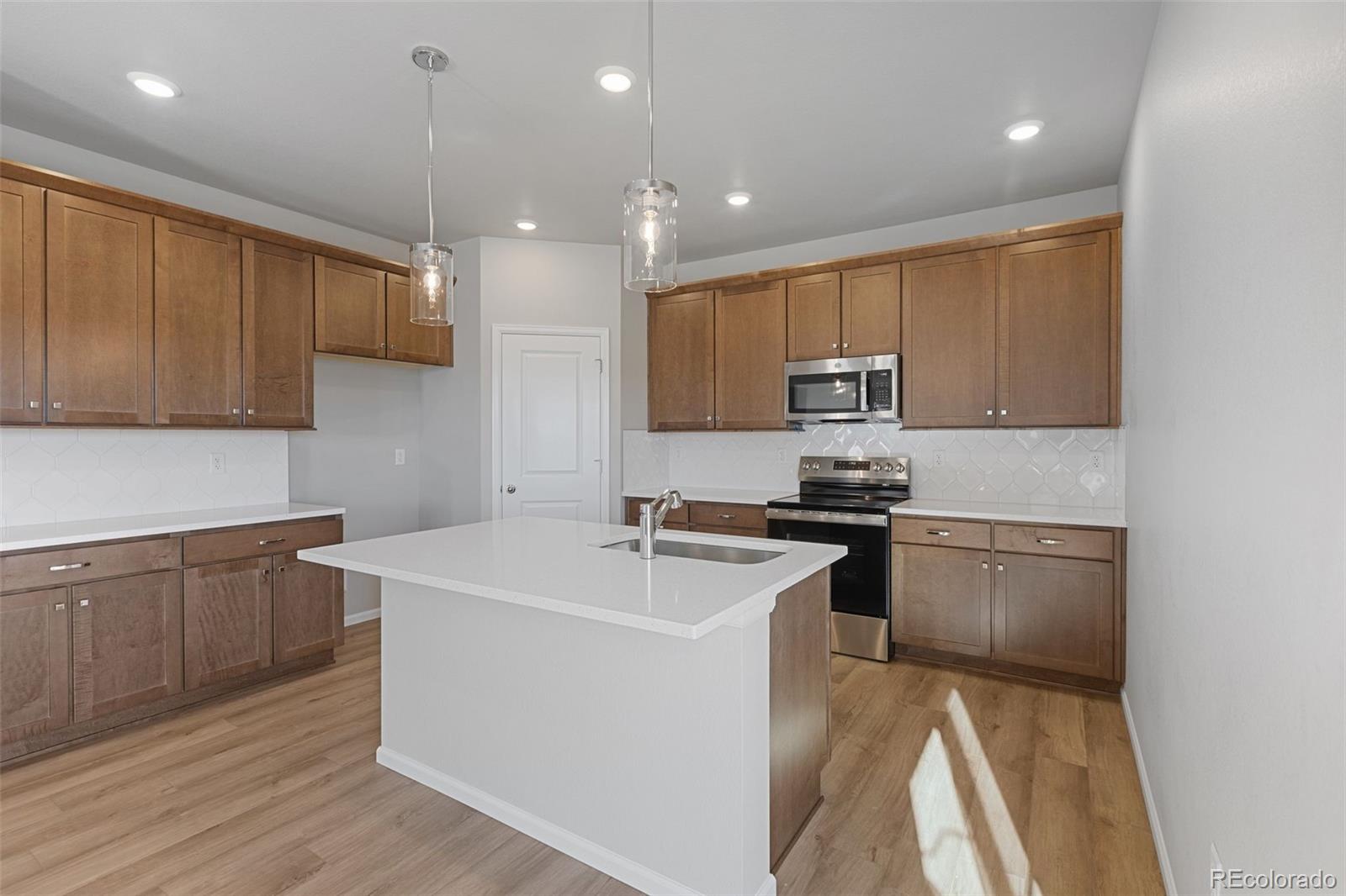 15348 Poplar Street Thornton, CO 80602 - Photo 4 of 32