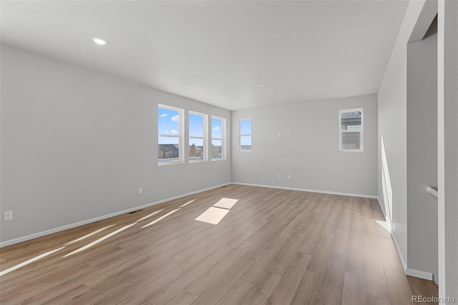 15348 Poplar Street Thornton, CO 80602 - Photo 9 of 32