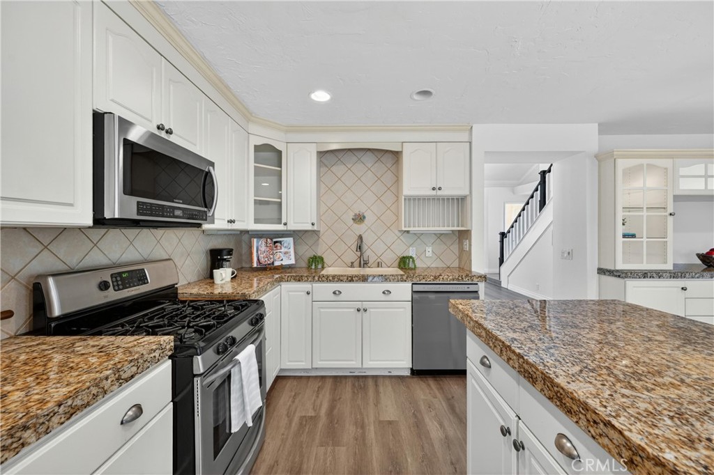 11562 Chadwick Road Corona, CA 92878 - Photo 9 of 39 Kitchen
