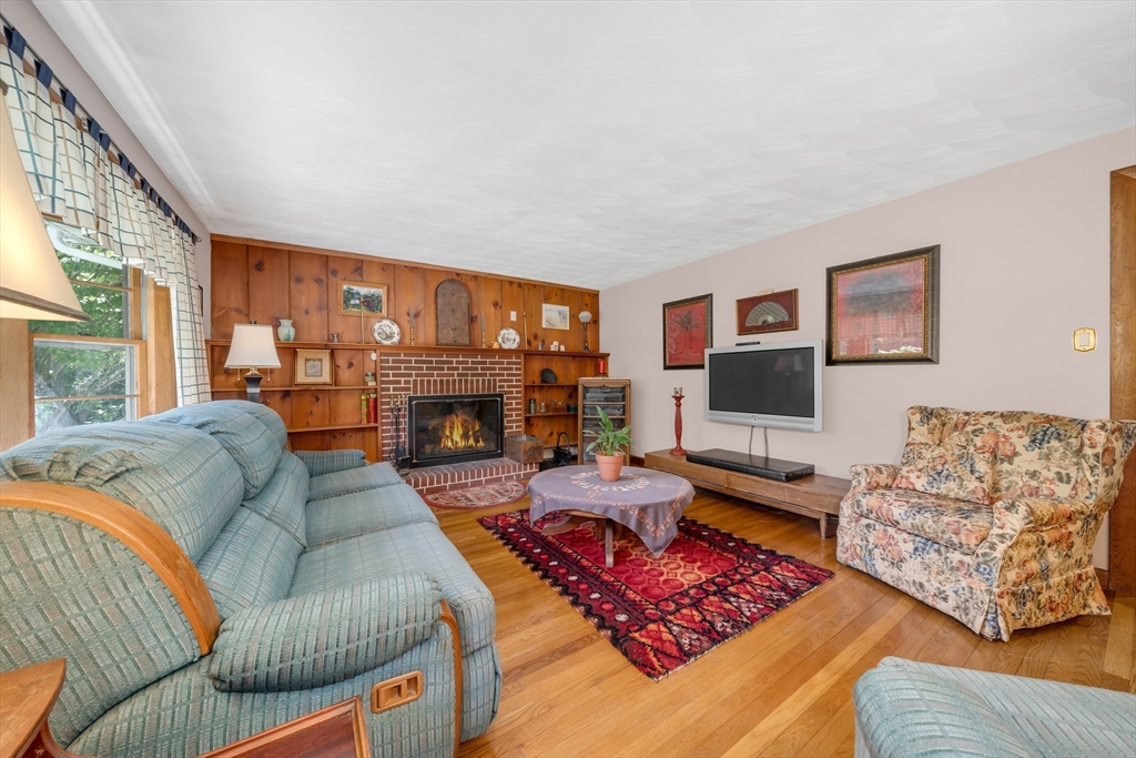 204 Hill Road Groton, MA 01450 - Photo 4 of 22