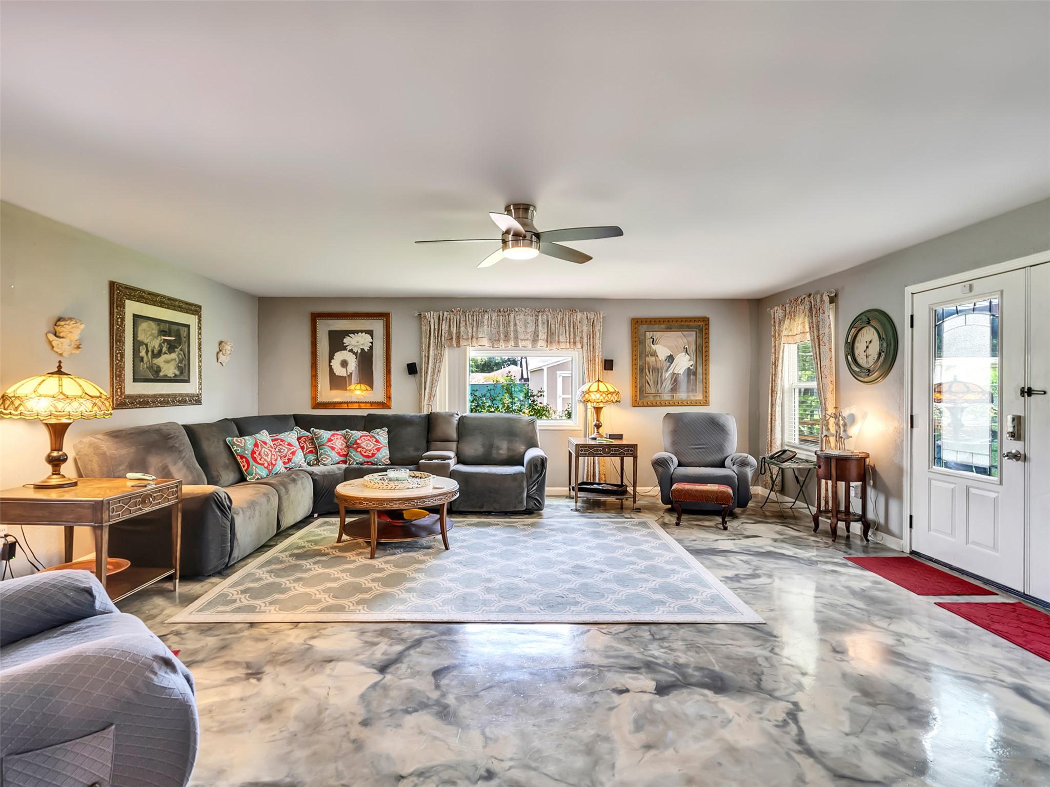 14310 Henry Road Houston, TX 77060 - Photo 20 of 34 Living room