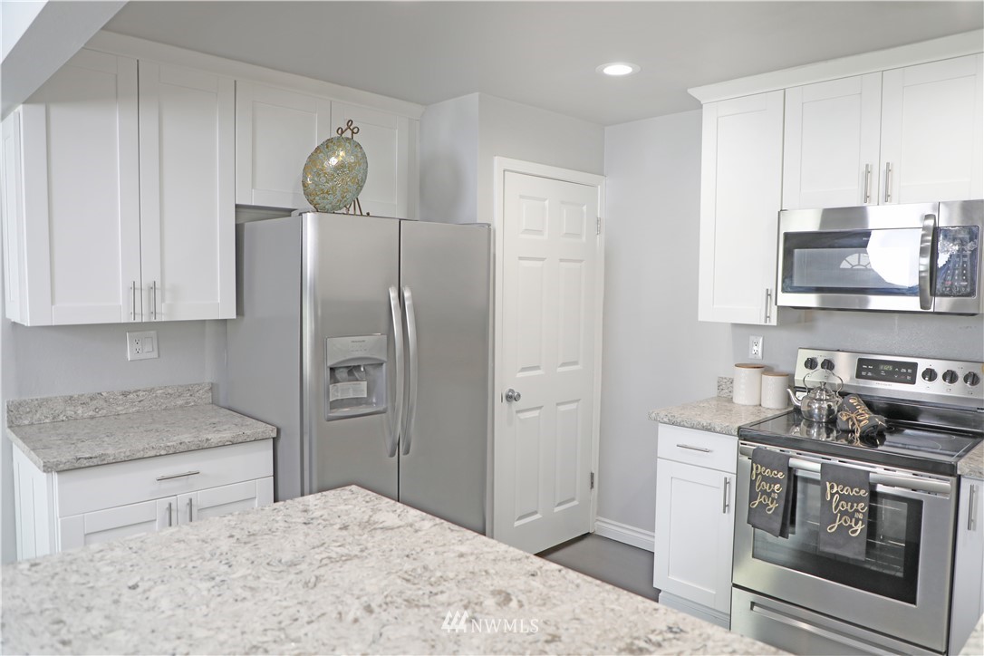 512 Wells Avenue North Renton, WA 98057 - Photo 12 of 25