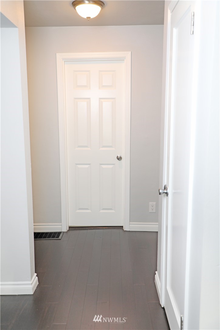 512 Wells Avenue North Renton, WA 98057 - Photo 15 of 25