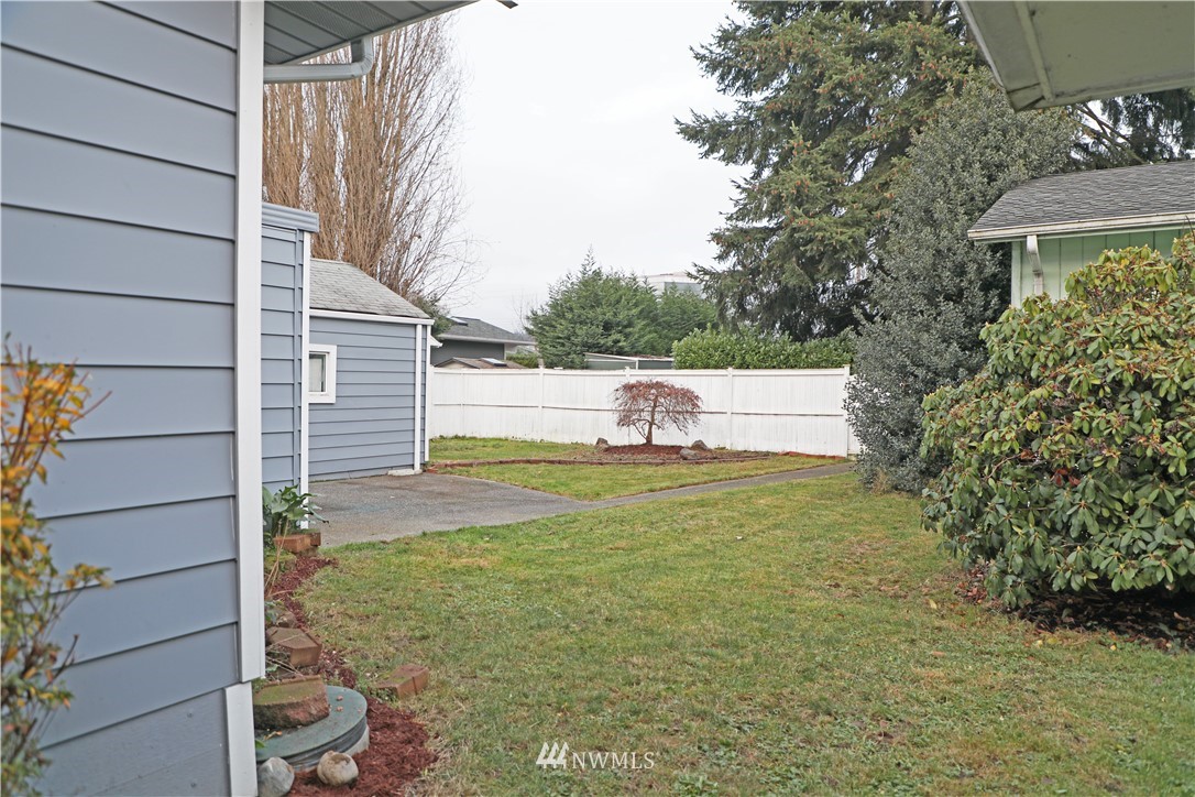 512 Wells Avenue North Renton, WA 98057 - Photo 5 of 25