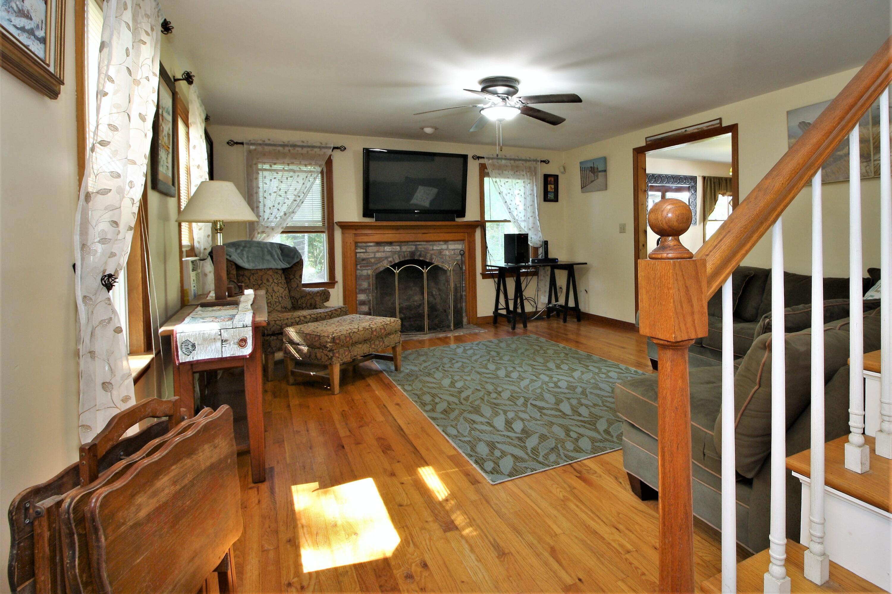 24 Popple Bottom Road Sandwich, MA 02563 - Photo 6 of 31 SPARKLING HARDWOOD