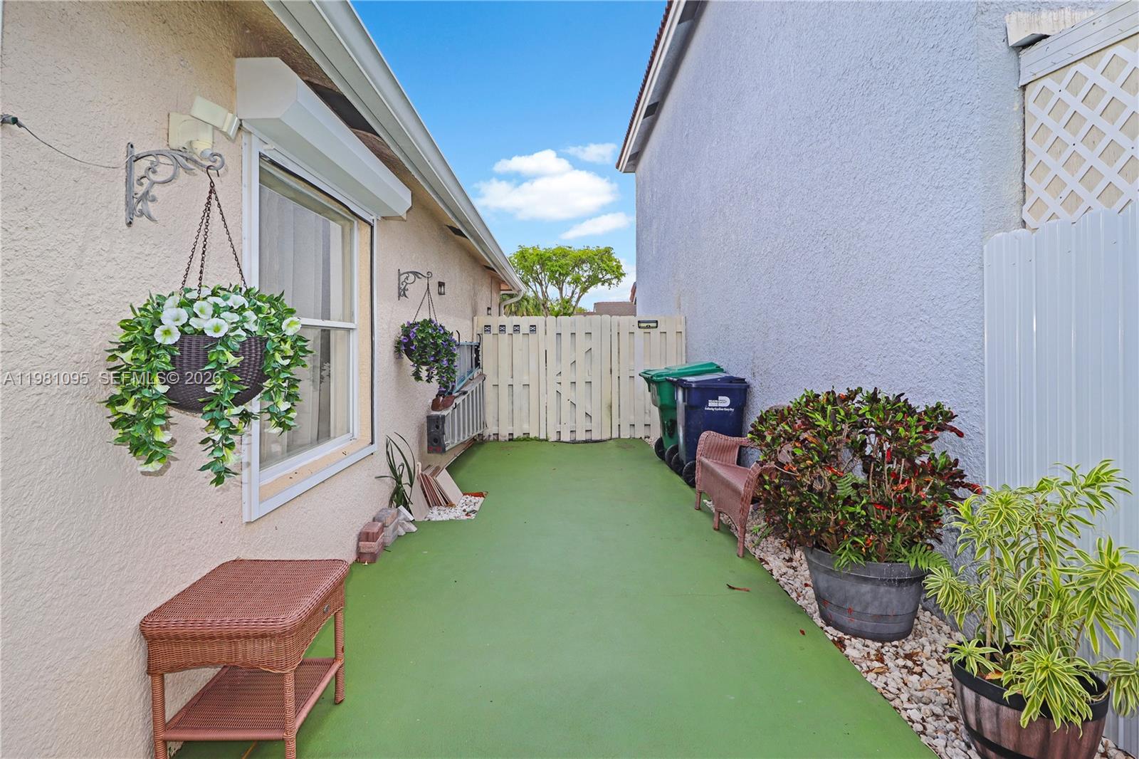 8070 Southwest 157th Place Miami, FL 33193 - Photo 26 of 27