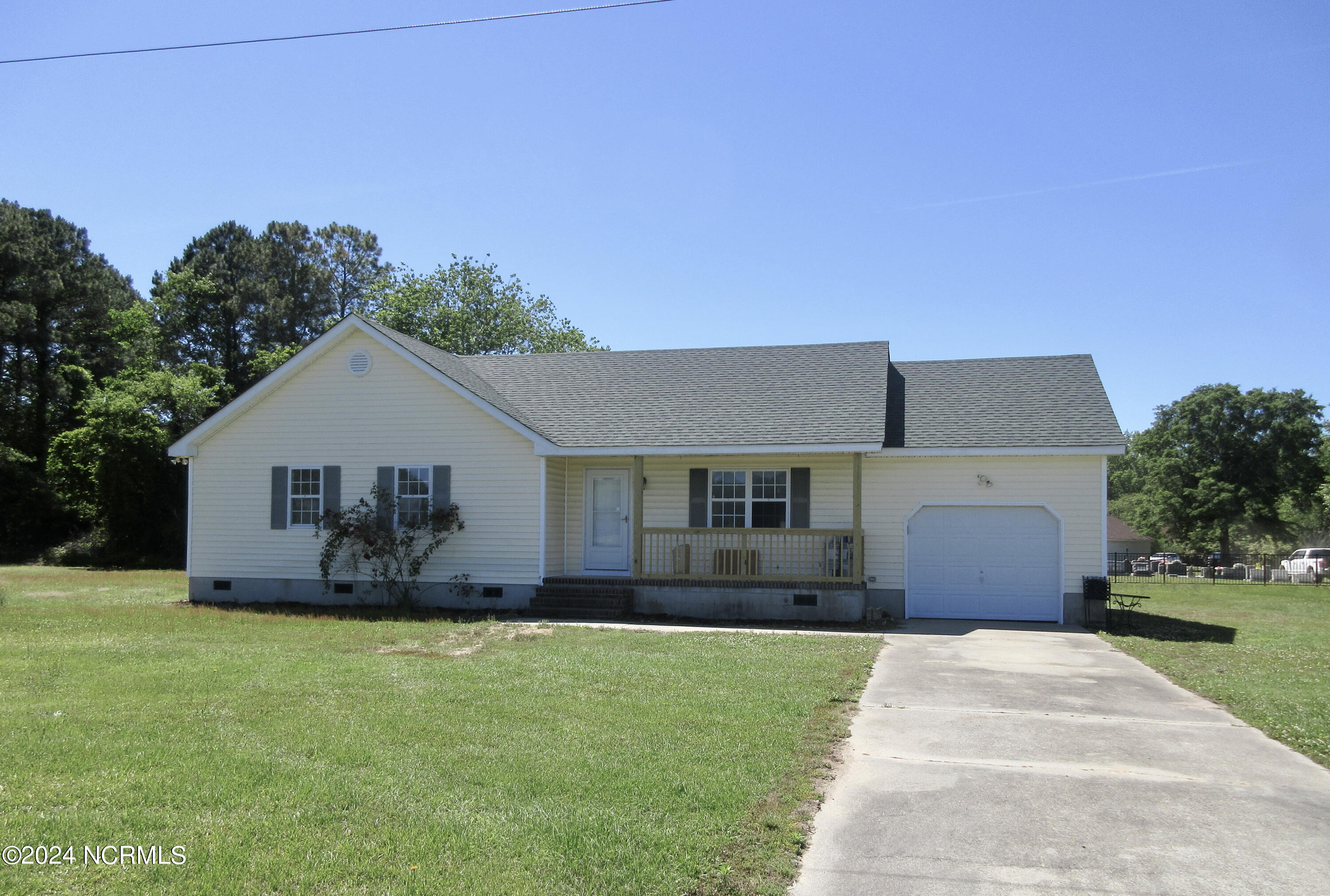 318 Maple Road Currituck, NC 27929 - Photo 2 of 18 Front View