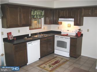 110 Diamond Street Reading, PA 19607 - Photo 3 of 9
