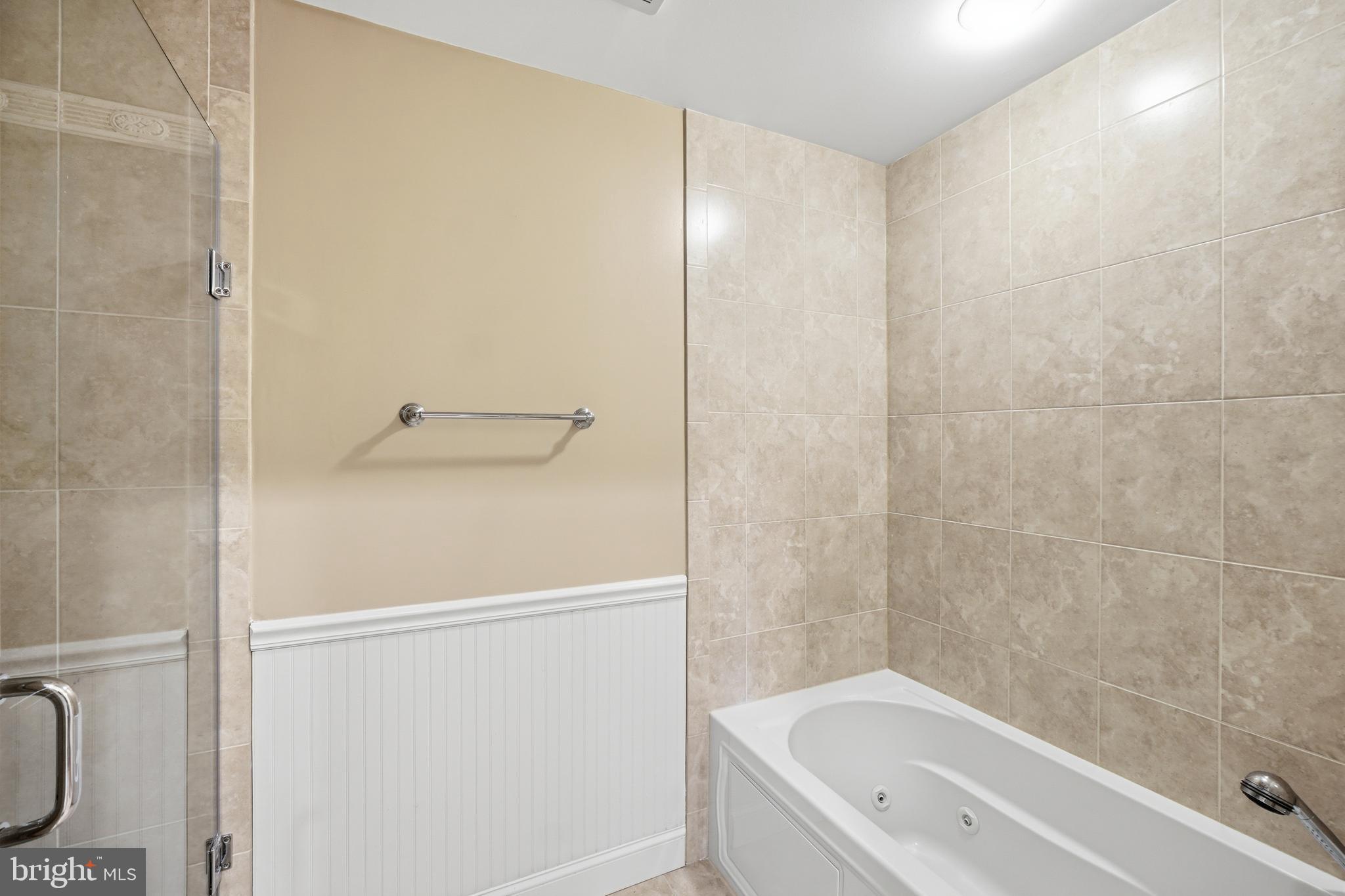 9904 Hall Road Potomac, MD 20854 - Photo 24 of 37 Hallway Bathroom