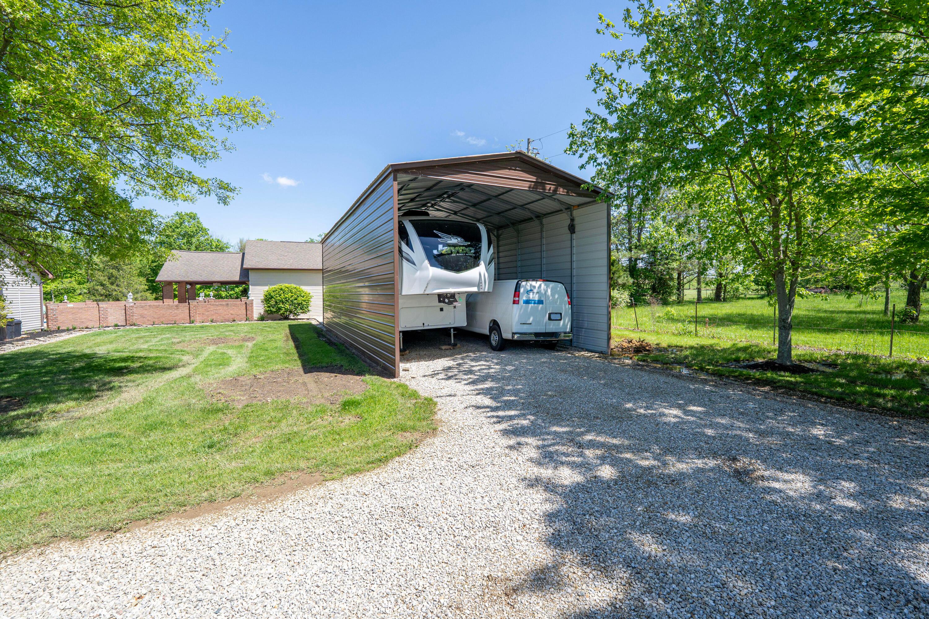 7684 Stout Road Circleville, OH 43113 - Photo 40 of 49 gara1