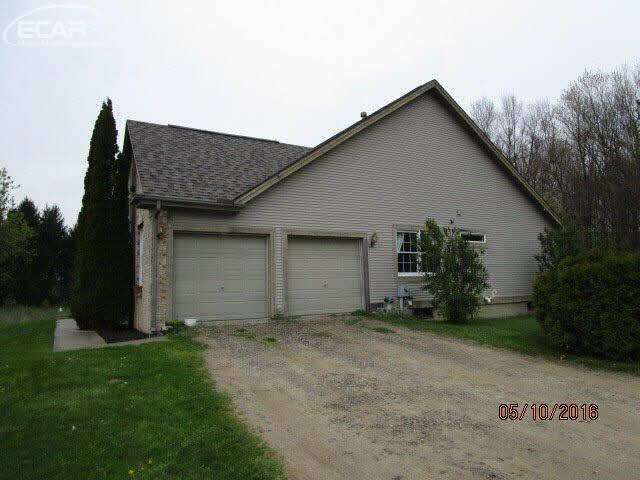 19107 Hickory Ridge Road Fenton, MI 48430 - Photo 5 of 24 21145126-4.JPG