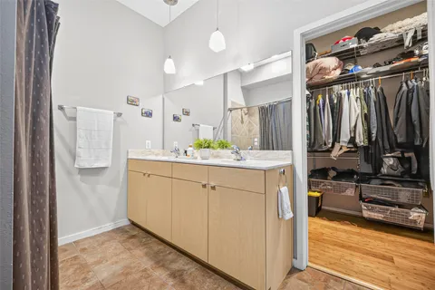 $275,000 | 5920 Fairdale Lane, Unit 10, Houston, TX 77057