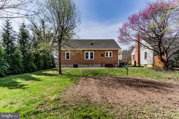 a view of a yard in front of a house